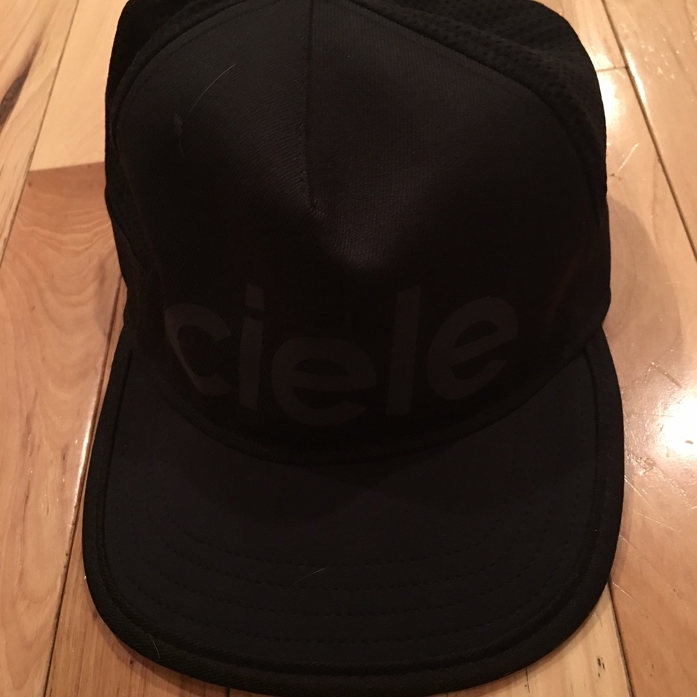 Ciele black athletic running hat